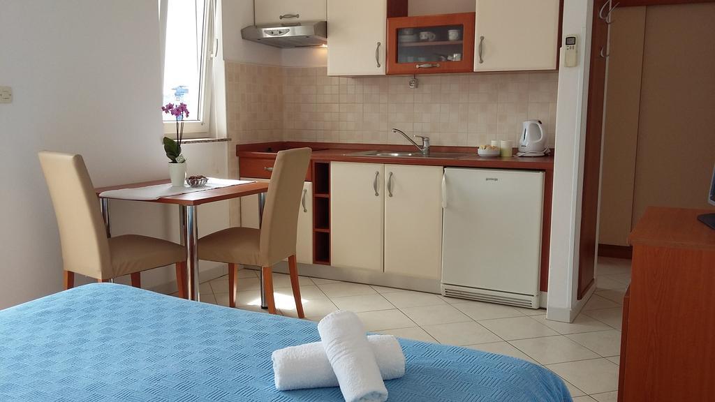 Apartments & Room Marina View 沃迪切 外观 照片