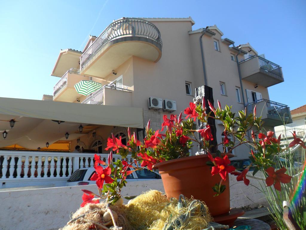 Apartments & Room Marina View 沃迪切 外观 照片